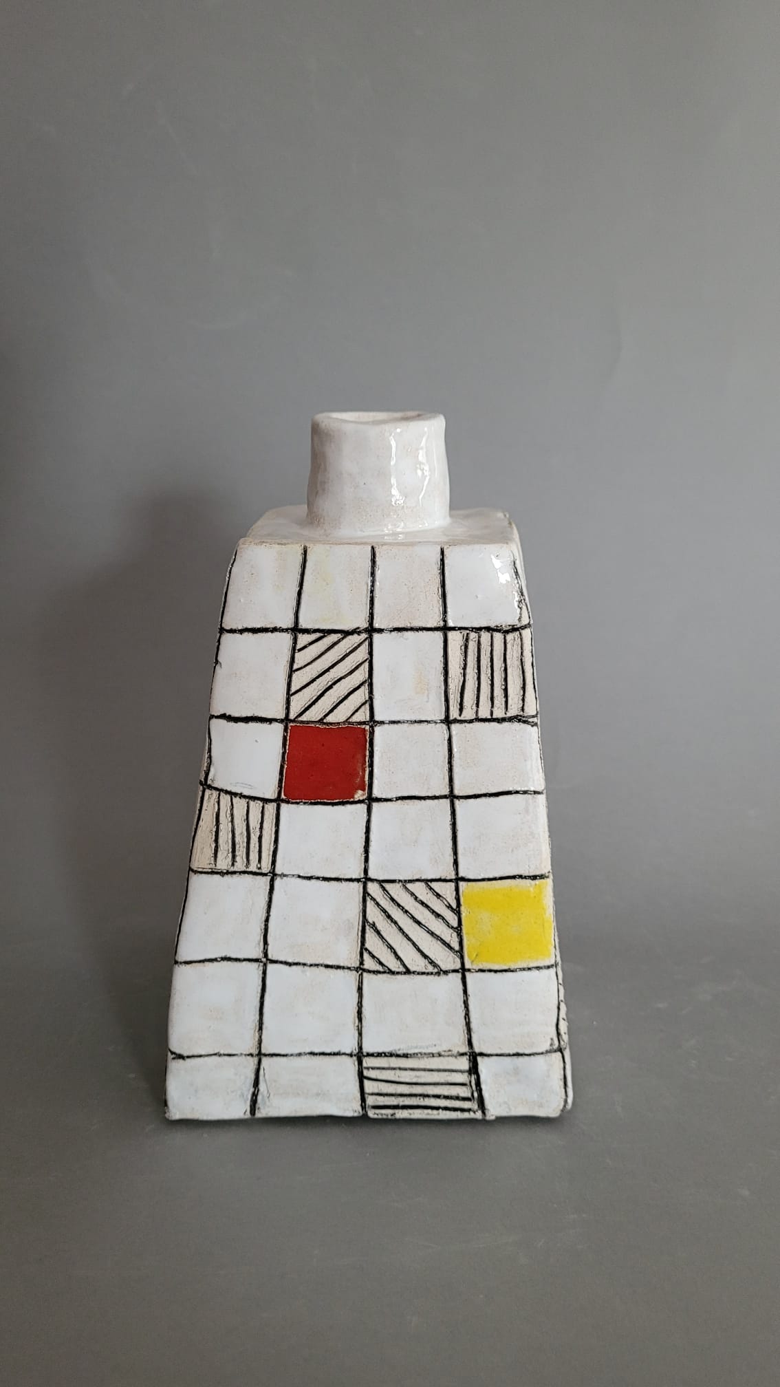 Biała piramida - obrazek 2